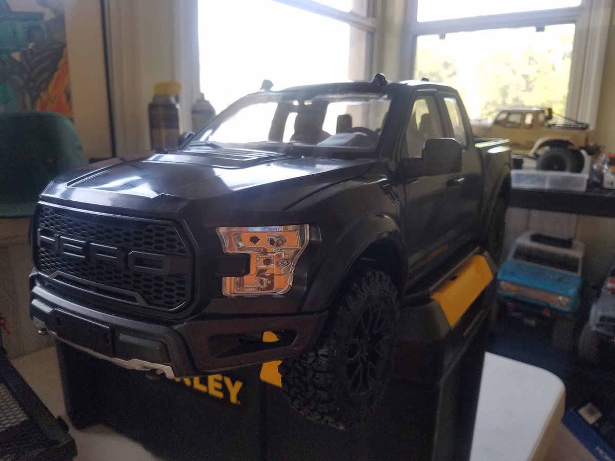 RandomGaming86's tweet photo. So I'm back after a great weekend! ParkerFest was freaking awesome and to top it off I won a brand new rig!!! Thank you to everyone on the @RECONG6 crew and @rrwkrawlzone for another memorable event! One I will absolutely never forget 😀
#rc4wd #ReconG6 #TINYTRUCKS #RCADVENTURES https://t.co/rWqL7IJ2ag