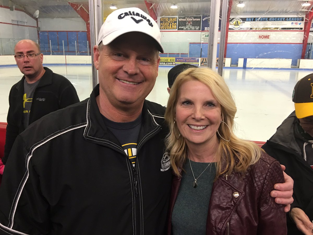 Great to see NESN’s Jayme Parker st the Bruins Alumni game in Rockland today.  <a href="/hubsportsgirl/">Jayme</a> @MarkWillandTV  <a href="/ProHockeyAlumni/">Pro Hockey Alumni 🇺🇸🇨🇦🏒🎙️</a>