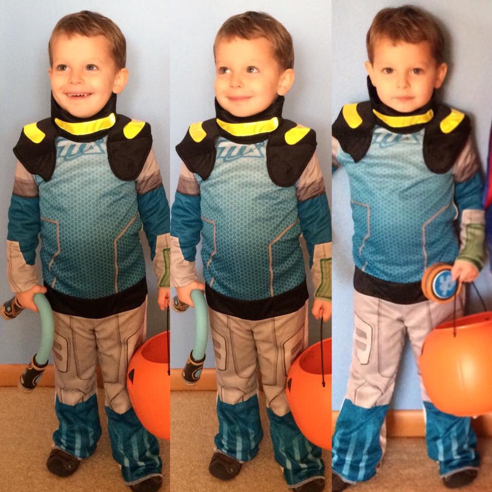monicambailey's tweet photo. It’s been over 3 years since this guy was #MilesFromTomorrowland for Halloween. Today we watched our DVD that has a few random eps on it and it’s still an outstanding show. ❤️ @saschapaladino, how can we rewatch/buy all seasons + #MissionForceOne? https://t.co/aEgdoJlCnp