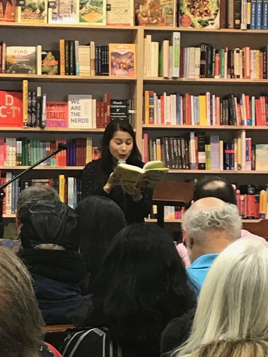 laurie_higgins5's tweet photo. Beautiful Sunday in Boston! Weather wise and author wise!  ⁦@SusanSMTan⁩ ⁦@PorterSqBooks⁩ #NEauthorsarethebest https://t.co/zJK3fWRBv6