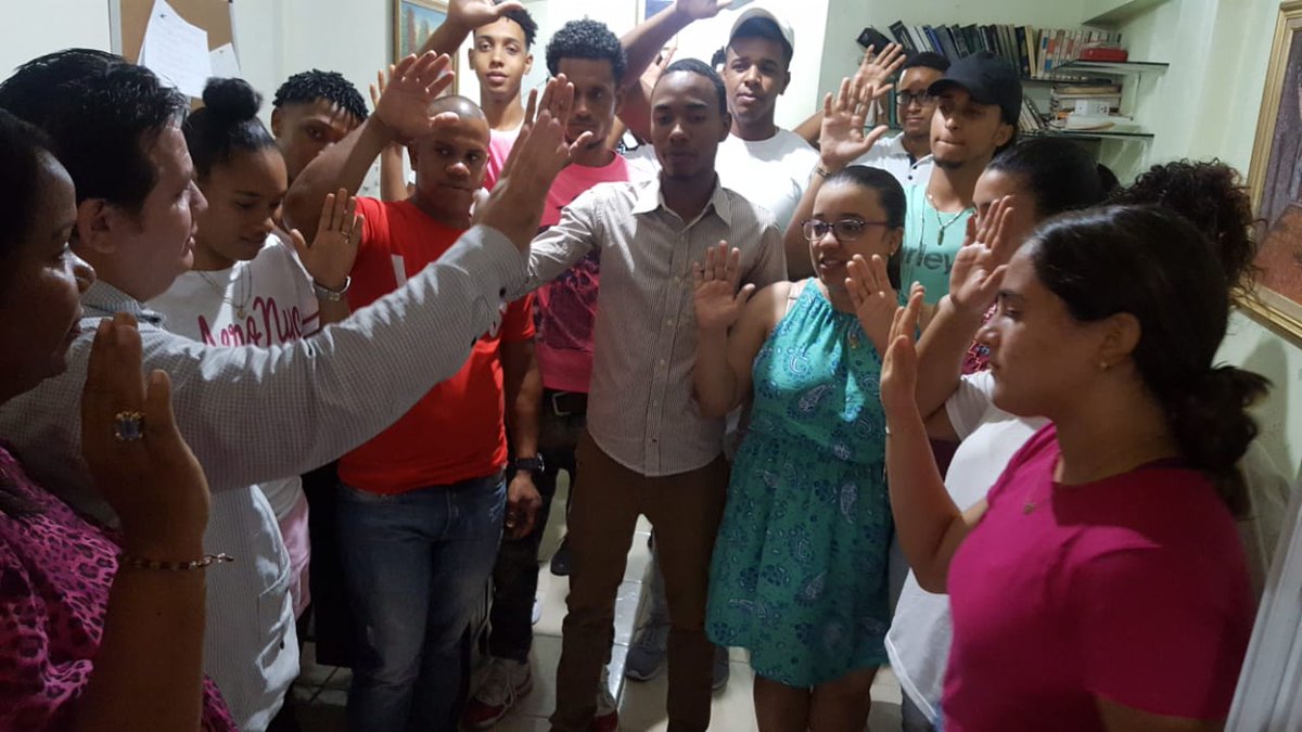 frankmedina01's tweet photo. Hoy dejamos juramentado el movimiento "Millennials por El CAMBIO",un equipo de jóvenes de mi primer Voto que se integraron a trabajar para que Luis Abinader sea el próximo presidente. #ElCambioVa #JLAP2020 @JLAP2020 @ktaverasd @RobertoFulcar @carlosmendieta @RevModerna https://t.co/PDpdm4pQHq