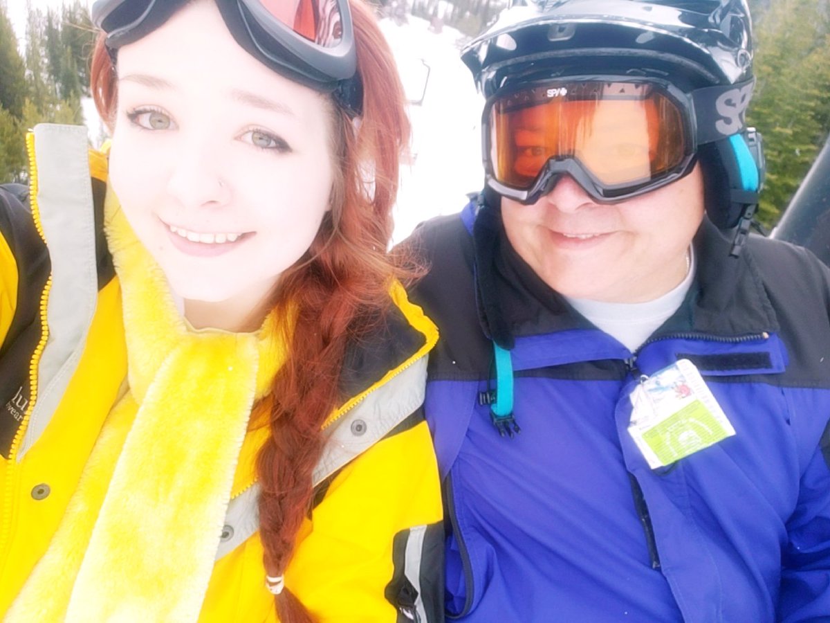 starlyte777's tweet photo. Skiing was so fun today! ♡ I love my dad so much ♡ #skiing #losttrail https://t.co/HBLAaHnXHl