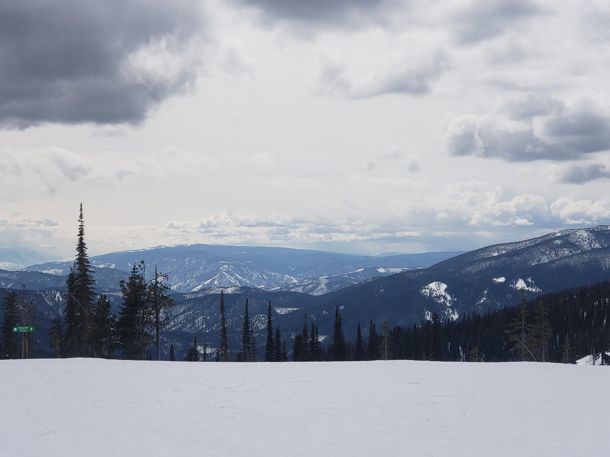 starlyte777's tweet photo. Skiing was so fun today! ♡ I love my dad so much ♡ #skiing #losttrail https://t.co/HBLAaHnXHl