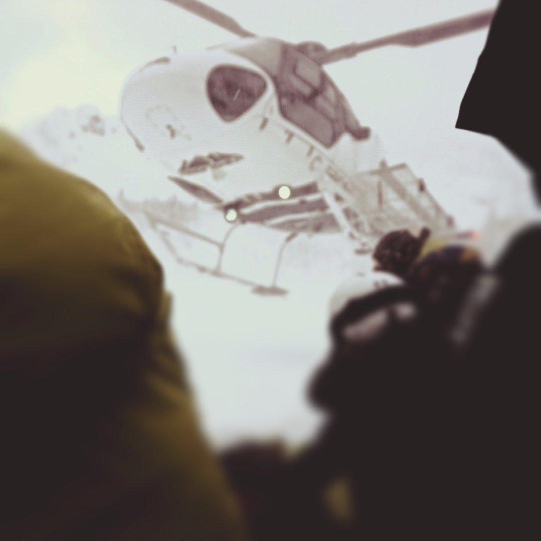 "Mind the rotor wash"
#heliskiing #kfheli #skiing #snowboarding #valhallaproject #mountains #helicopter #bestdayever #epicday