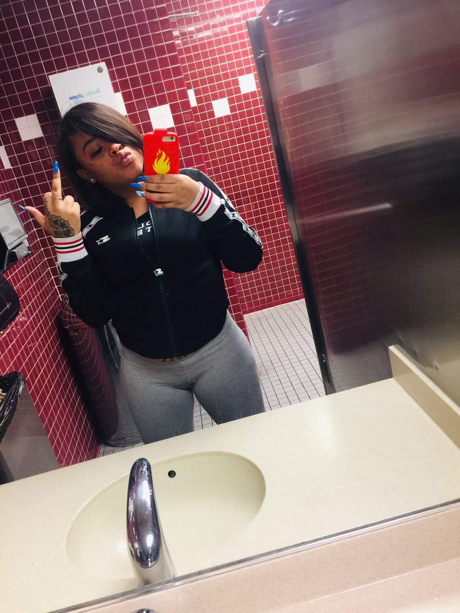 LalaaGoBananas's tweet photo. iMessage Games🖤🤷🏽‍♀️? https://t.co/OYLk1yBs8P