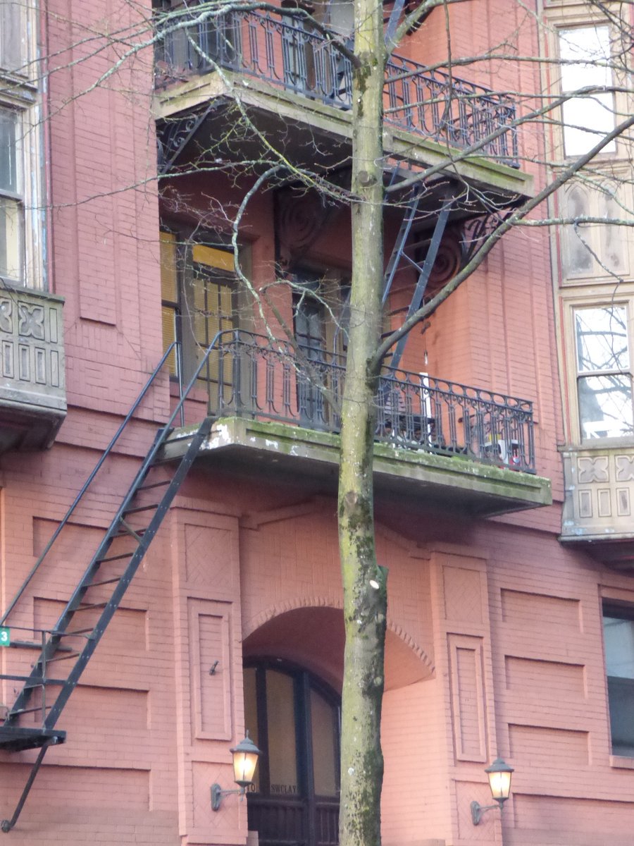 TravelerWeekend's tweet image. #Portland - Sadly, soon to be destoyed for a highrise.  
#StreetPhotographer #DayTrippingPortland #Oregon @DayTrippingPort
#Travel daytrippingportland.com #PDX via @DayTrippingPort