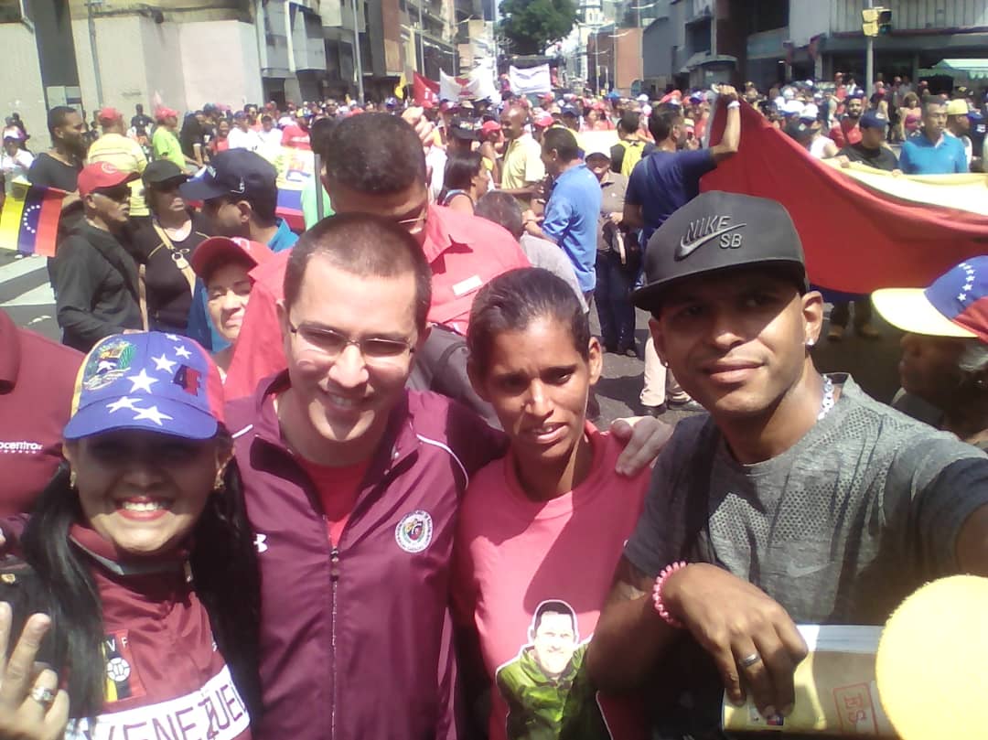 FFMPazCastillo's tweet photo. Saliendo a las calles demostrando que aquí hay pueblo un pueblo que decido a seguir luchando por la Revolución. https://t.co/qvvXYx3ZI5