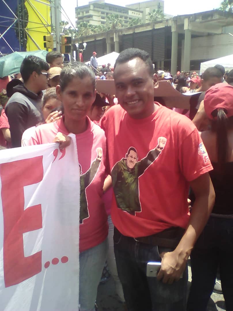 FFMPazCastillo's tweet photo. Saliendo a las calles demostrando que aquí hay pueblo un pueblo que decido a seguir luchando por la Revolución. https://t.co/qvvXYx3ZI5