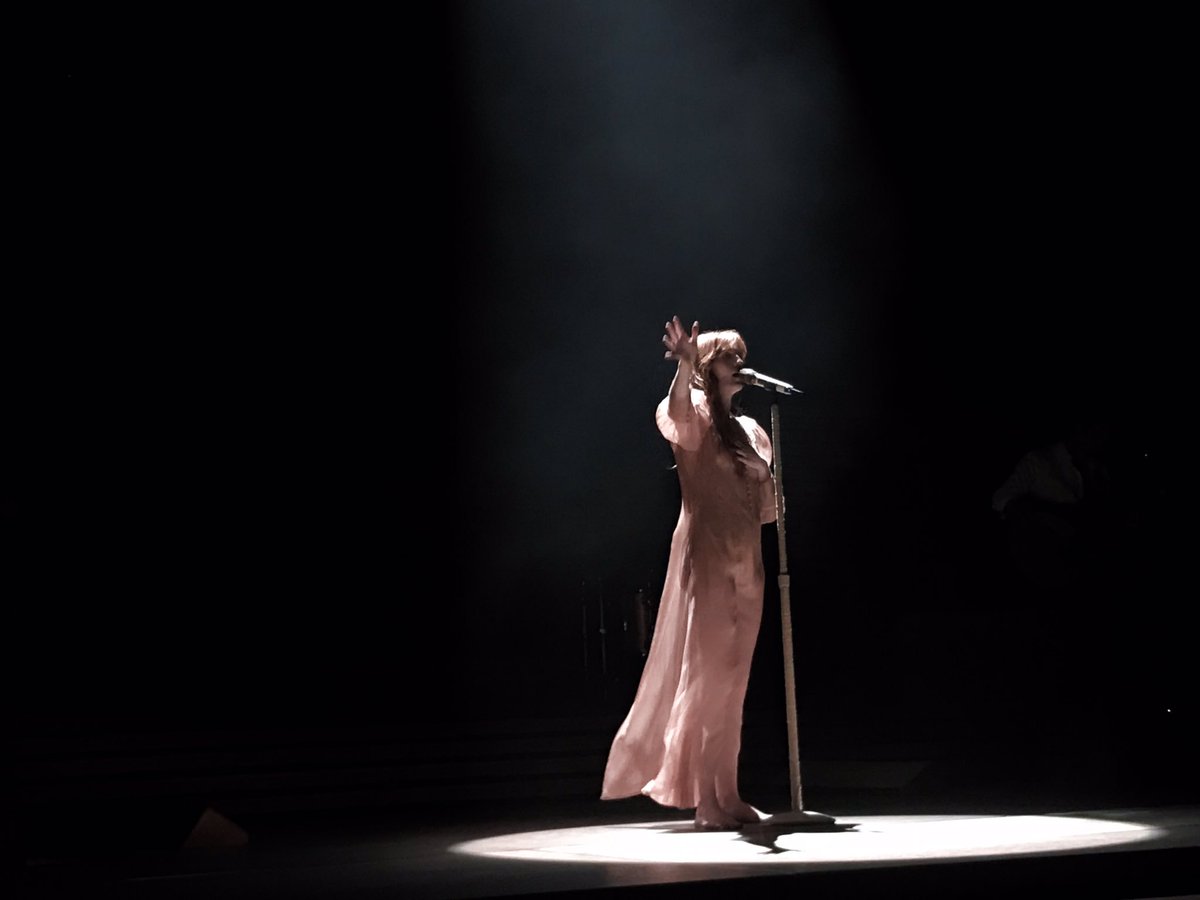 Artichaud51's tweet photo. FLORENCE AND THE MACHINE LIVE IN PARIS https://t.co/juJgZuF4oE