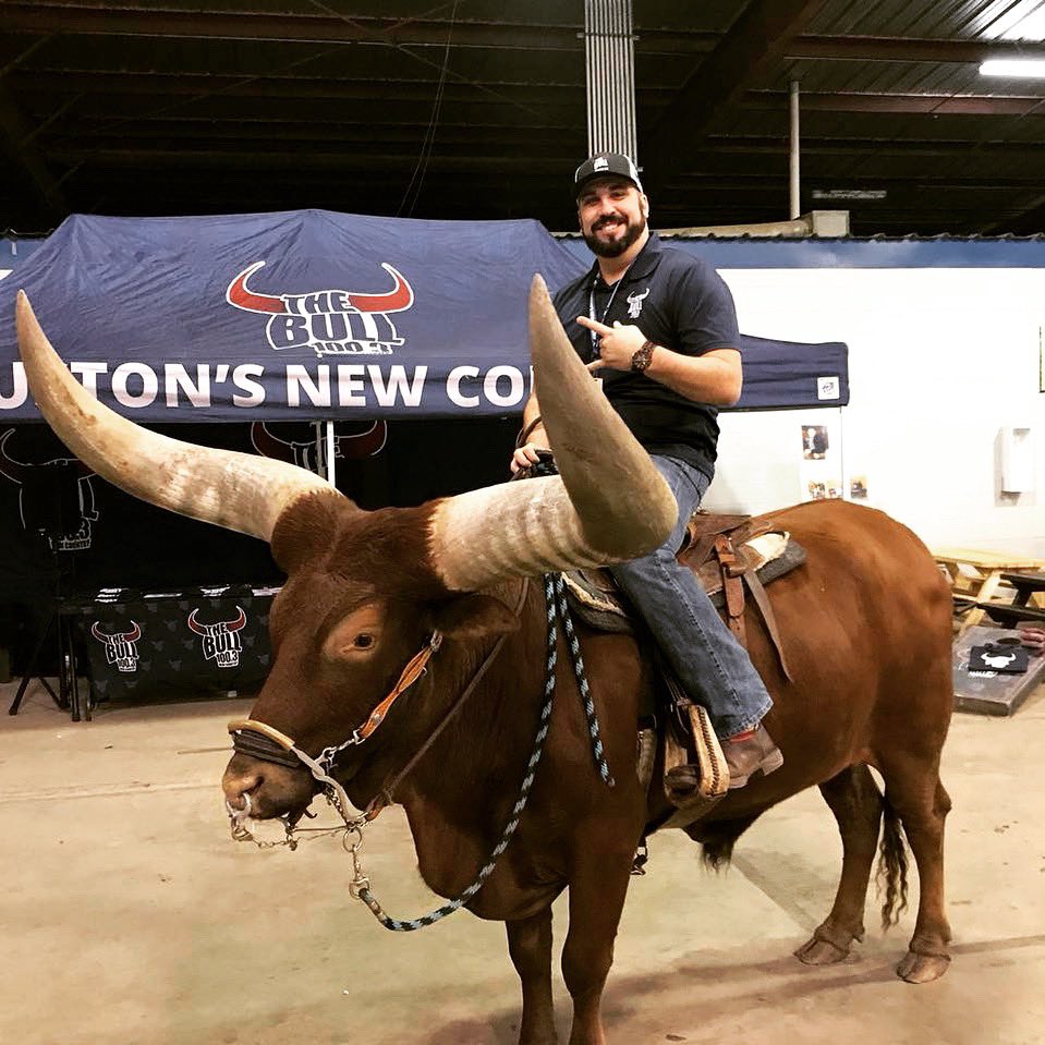 RealGeoLindsey's tweet photo. Before OLIVER went viral in the PetSmart Video - guess who he was hanging out with...US! (And that’s no BULL) - tune in #TheMorningBull tomorrow morning at 7:40 to find out what’s next for this bovine superstar! #WakeUpAndHaveSomeFun https://t.co/SJElILZiC3
