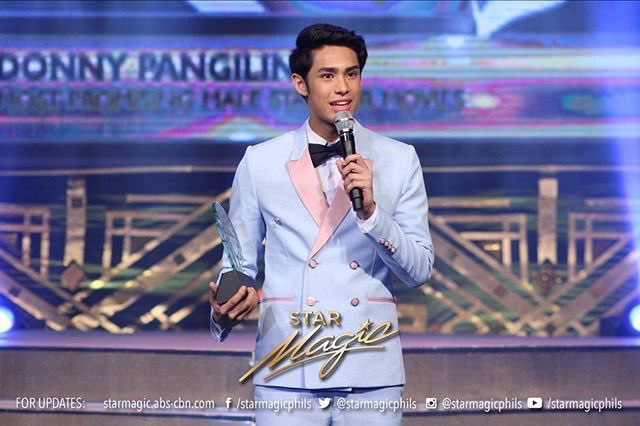 DONATORSPH's tweet photo. Donny Pangilinan (@donnypangilinan) received an award at ‘50th GMMSF Box Office Entertainment Awards’ as Most Promising Male Star for Movies 🏆 Congratulations! You truly deserve it. We're so proud of you 💙 https://t.co/uiWBMkk7yk