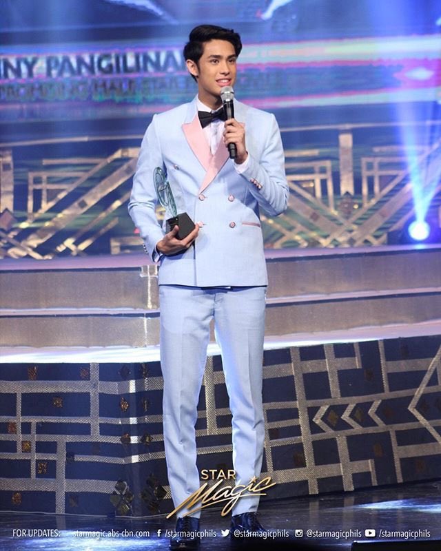 DONATORSPH's tweet photo. Donny Pangilinan (@donnypangilinan) received an award at ‘50th GMMSF Box Office Entertainment Awards’ as Most Promising Male Star for Movies 🏆 Congratulations! You truly deserve it. We're so proud of you 💙 https://t.co/uiWBMkk7yk