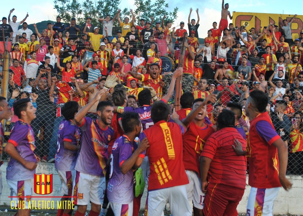 hachaytiza_7's tweet photo. RegionalAmateur ⚽️

SE LLEVÓ EL CLÁSICO

Mitre se impuso 3 a 2 ante San Antonio en la penultima fecha de la fase de grupo.

 #AhPeroEnLosClásicos
#TeLaTomasteToda #SaludoPaMiHermanoTokyLaDelfín 
#AtendéElTeléfono #RespondéLosMensajes #Ups
#HachayTiza #SiemprePicantes https://t.co/rCYT6GsLr7