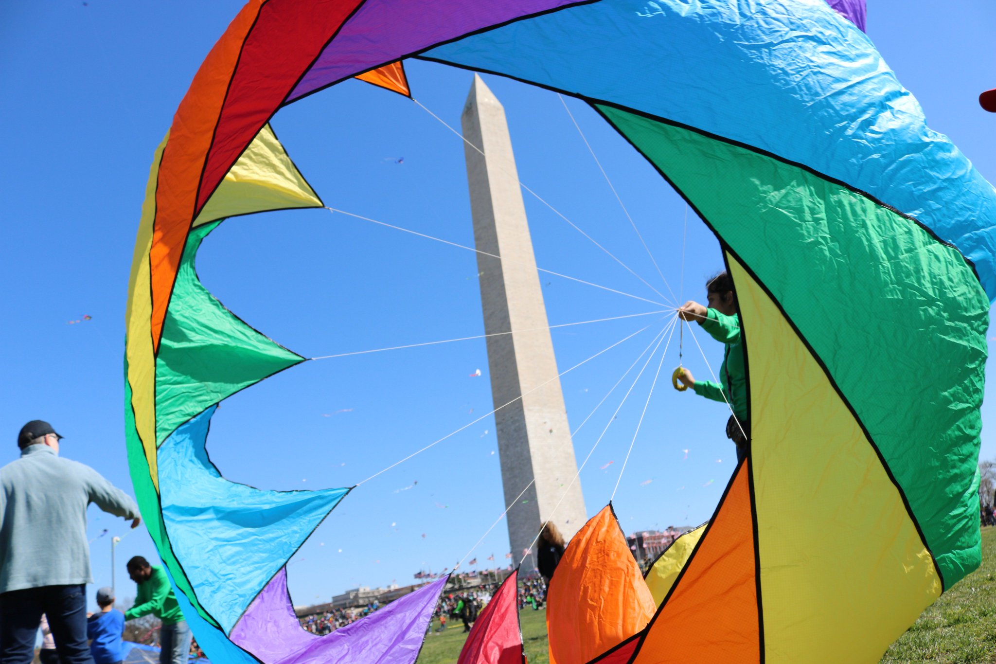The Blossom Kite Festival presented by @OtsukaUS is this Saturday on the grounds of the Washington Monument! Join us for a day of high-flying fun with competitions, demos, crafts, and more! nationalcherryblossomfestival.org/event/blossom-…