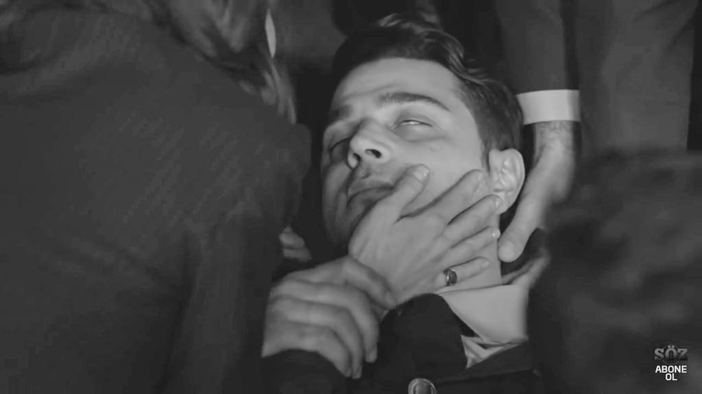 "Benim için hayat çok basit denklem üzerine kurulu.Sahaya çıkarsın ya yaşarsın ya ölürsün; aşık olursun, ya birliktesindir sonuna kadar , yada değilsindir."
Sahaya çıktı kanının son damlasına kadar savaştı. Aşık oldu, son nefesinde ve son bakışında aşık olarak öldü. 
#Söz #EyFet