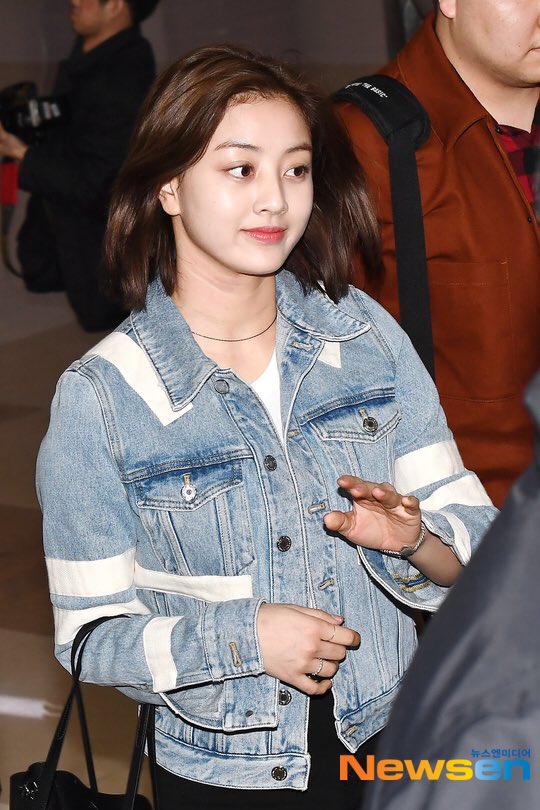 Uzivatel Twice Indonesia Na Twitteru Press Twice At Gimpo Airport From Japan Jihyo T Co Scl3qaku97 Twitter
