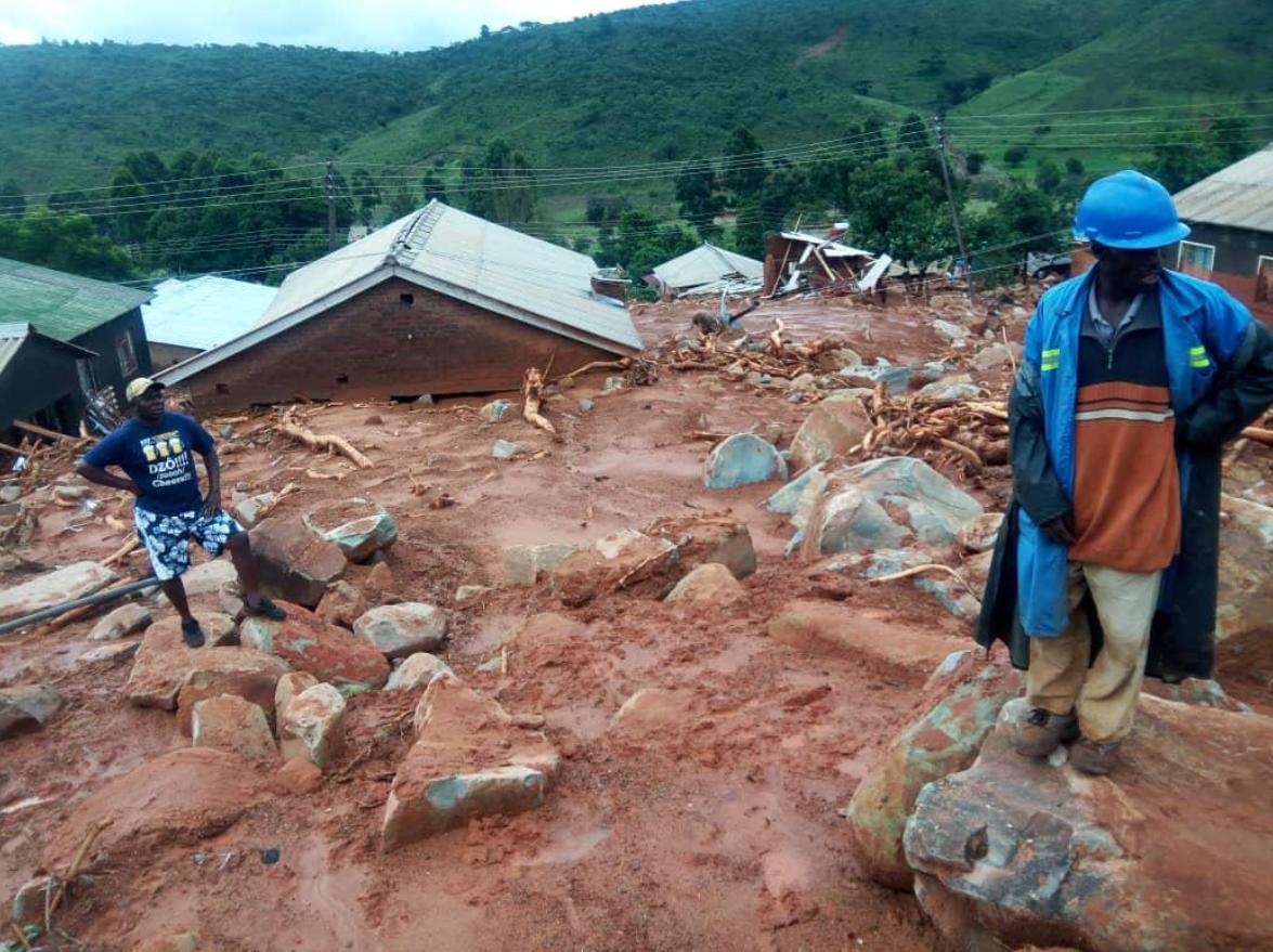 PacheduZW's tweet photo. #CycloneIdai

In #Chimanimani, more than 20 buildings are missing [red squares], while more than 150 were damaged [orange squares].

This was largely due to the combination of the powerful &amp; catastrophic mudslides &amp; floods as shown in the damage mapping satellite image below.

😪 https://t.co/jyO1IQ6nJo