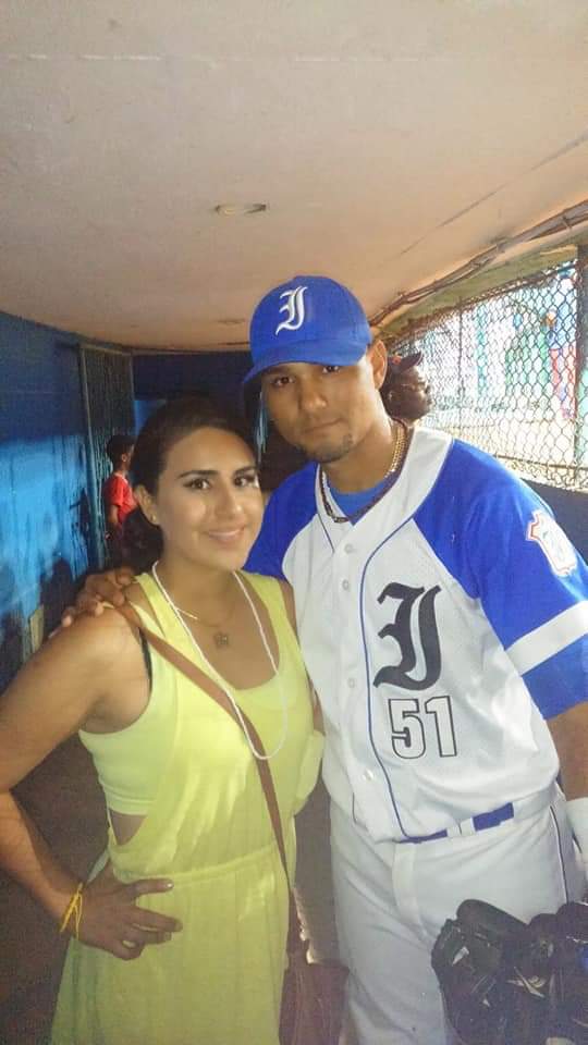 dacorreamug's tweet photo. Precisamente hace unos años en estas fechas conocí a unos grandes del #BaseBall @el_yuly10  y a @GurrielYuni ahora un buen amigo. Una super experiencia que me emocionó muchísimo. Gracias Yuni #TeamGurriel #Beisbol https://t.co/KgCKmJEZqr
