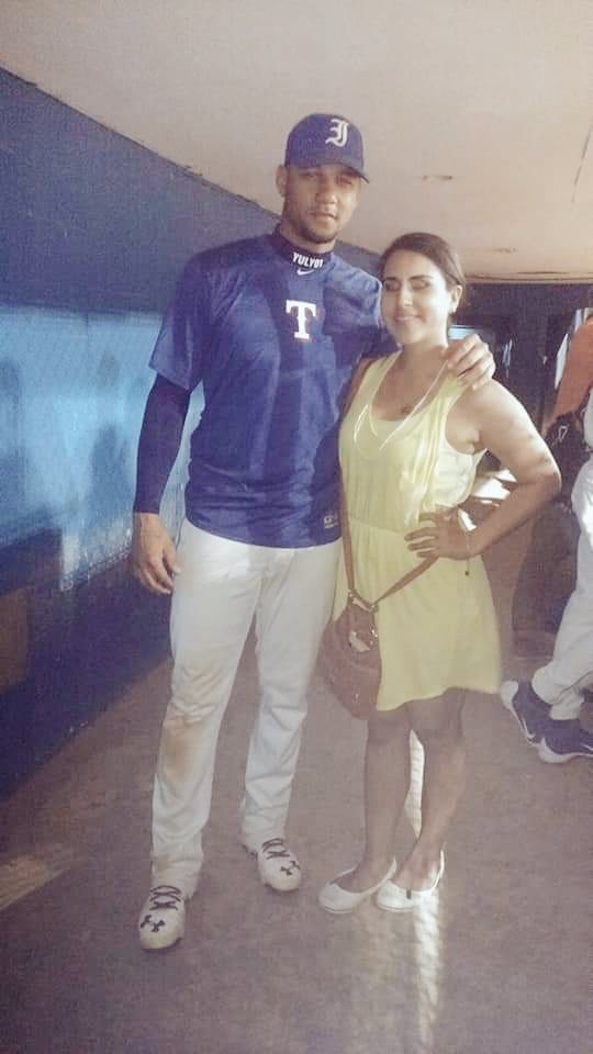 dacorreamug's tweet photo. Precisamente hace unos años en estas fechas conocí a unos grandes del #BaseBall @el_yuly10  y a @GurrielYuni ahora un buen amigo. Una super experiencia que me emocionó muchísimo. Gracias Yuni #TeamGurriel #Beisbol https://t.co/KgCKmJEZqr