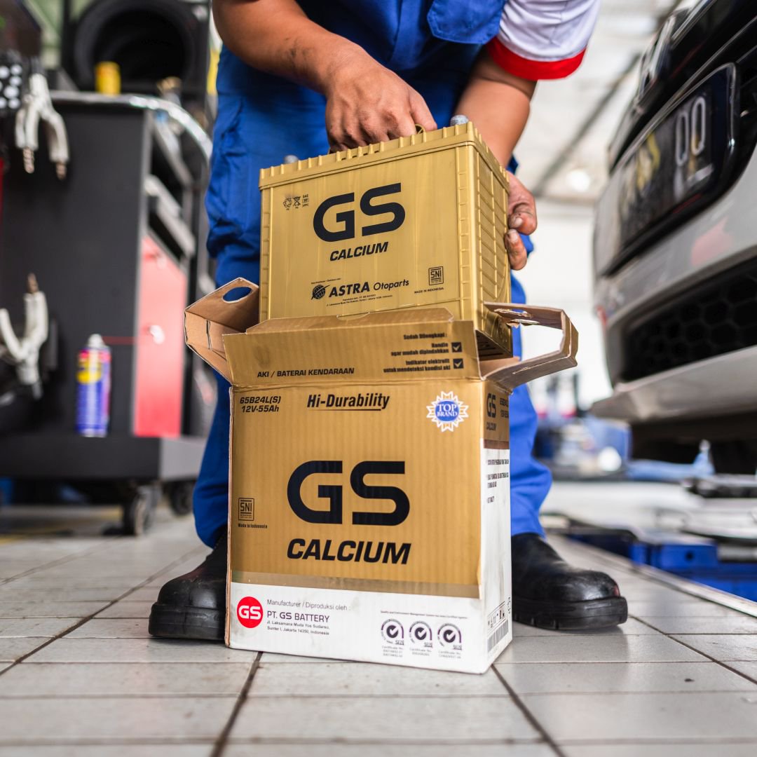 shopanddrive's tweet photo. 1/2. GS Calcium, aki mobil terbaru dari Astra Otoparts memiliki teknologi-teknologi terbaru sehingga dapat hadir dengan 3 keunggulan utama yaitu :

1. Kapasitas ampere (AH) lebih besar (Bigger Capacity)

#SnDInfo #SnDProduct #InfoProduk #AkiMobil #GSAstra #GSCalcium https://t.co/gGy4ZTkXr8