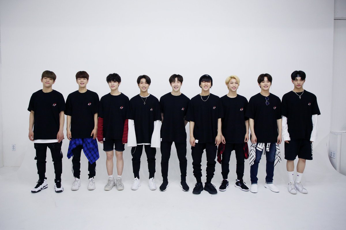 Stray Kids(스트레이 키즈) 1st Anniversary with STAY
Special Gift #5

#StrayKids #스트레이키즈
#Clé1_MIROH #MIROH
#YouMakeStrayKidsStay
#StrayKids1stAnniversary