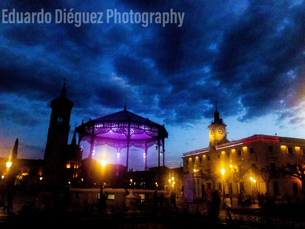 EduDieguezPhoto's tweet photo. Sunday's. Lights. Cervantes’ Square. Proud to be alcalaino. Proud to be Spanish 2019 #proudtobespanish
#madrid #spain #alcalaphotographer #spanish #tree #complutense #proudtobespanish #spainunit  #alcaladehenares #uah #cervantessquare #worldheritage #plazacervantes #reflection https://t.co/uwsPZq7sNl
