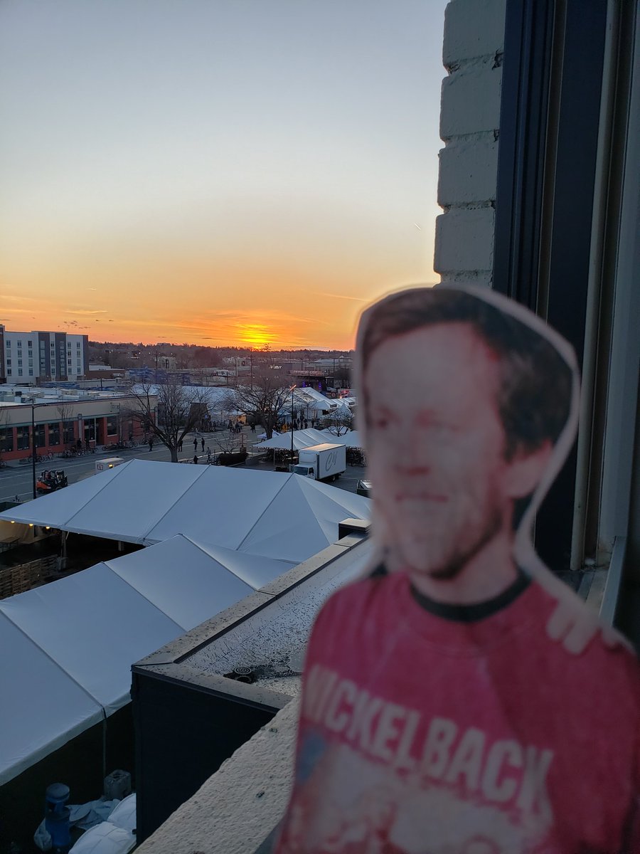 KevmoBoise's tweet photo. @biggie47 @AtCareyWilliams @jessflynn Another sunset over treefort...and Carey says goodnight. https://t.co/oerYxa2Ded