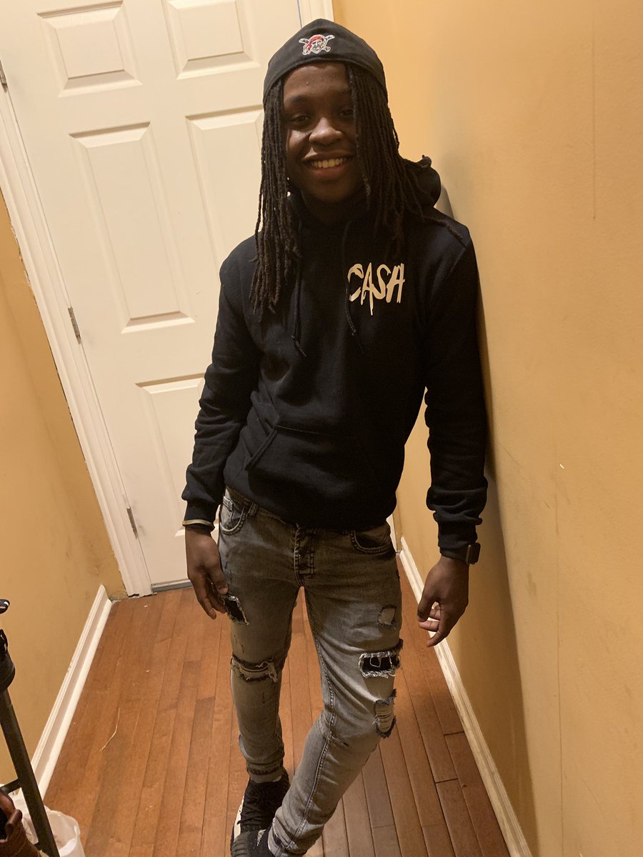 BosssMac's tweet photo. momma told me son don’t be like that I still was buggin 😴👣🦎 #Roads2Riches https://t.co/NVKixHtH7P