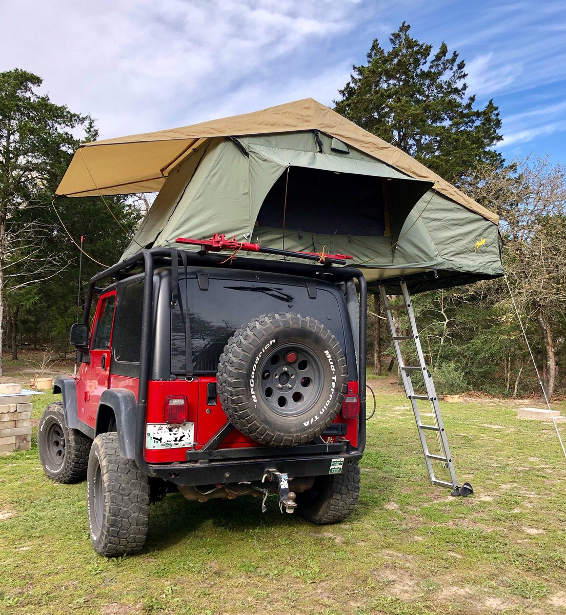 CajunTrippers's tweet photo. We had a great time traveling to Texas to reclaim Bijou from our #tortoise sitting friends. The house was overflowing with family and friends, so Tricia and I camped out! #rooftoptent #rtt #camping #tent #jeep #wrangler #outdoors #outside https://t.co/V6Lm9c80H4