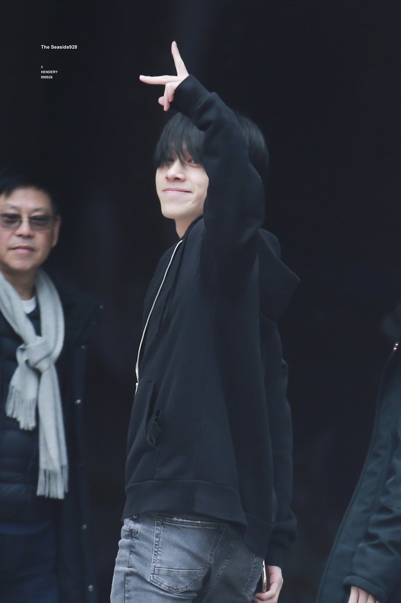 seaside928's tweet photo. 190303 CSX
✌🏻✌🏻

#WayV #威神V #HENDERY #黄冠亨 https://t.co/4iFF70WvEm