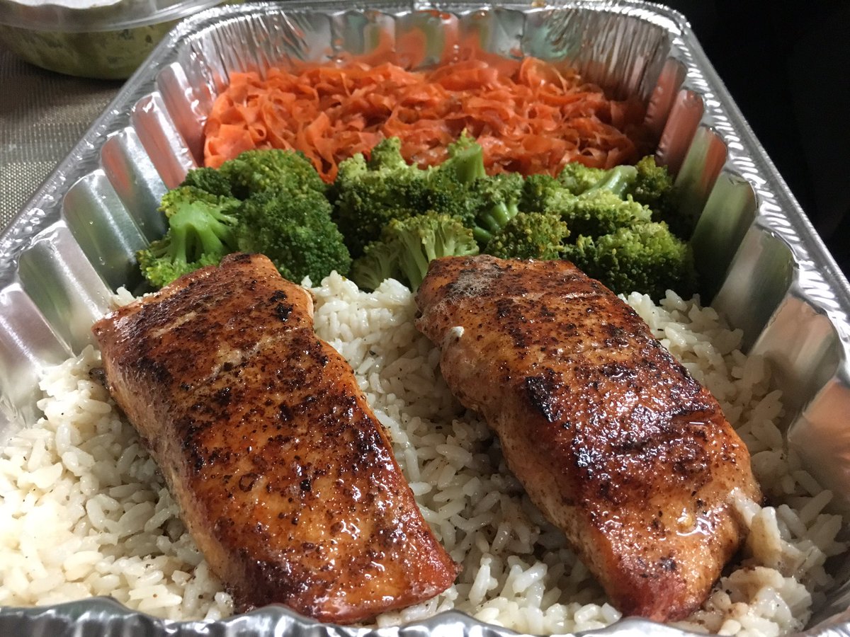 Lala_Cocinerita's tweet photo. Blackened Salmon is back you guys, this tray is $40, 1 meat, 2 veggies and a starch. Serves 2! Order today @prettymuch_ca #PrettyMuchCA #prettymucheverything #SalmonSundays https://t.co/oxuphVYrt3