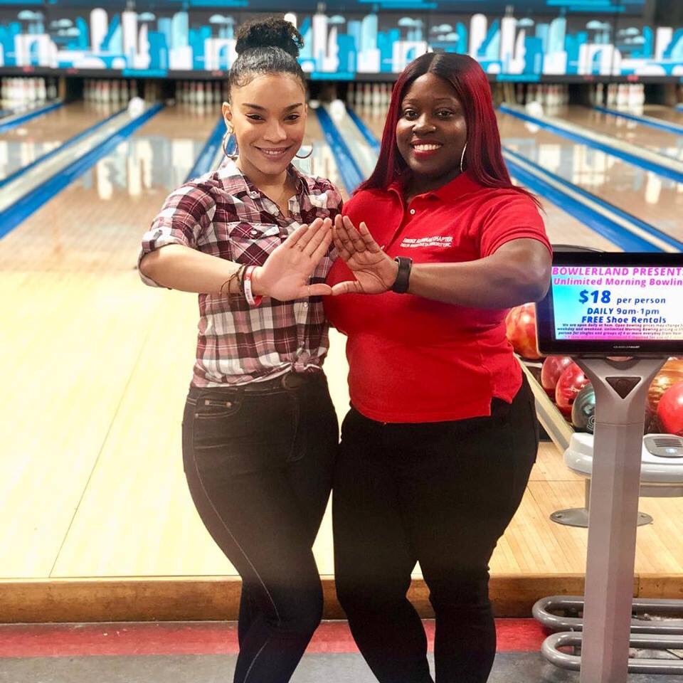 BronxAlumnaeDST's tweet image. #SisterhoodSunday: Bronx Alumnae members fellowship for #SisterhoodMonth with a bowling outing. Members of Epsilon Pi Chapter join us for a #collegiateconnection ❤️ 

#joyinoursisterhood #ersisterhoodmonth #dst106 #dst1913 #bxacdst