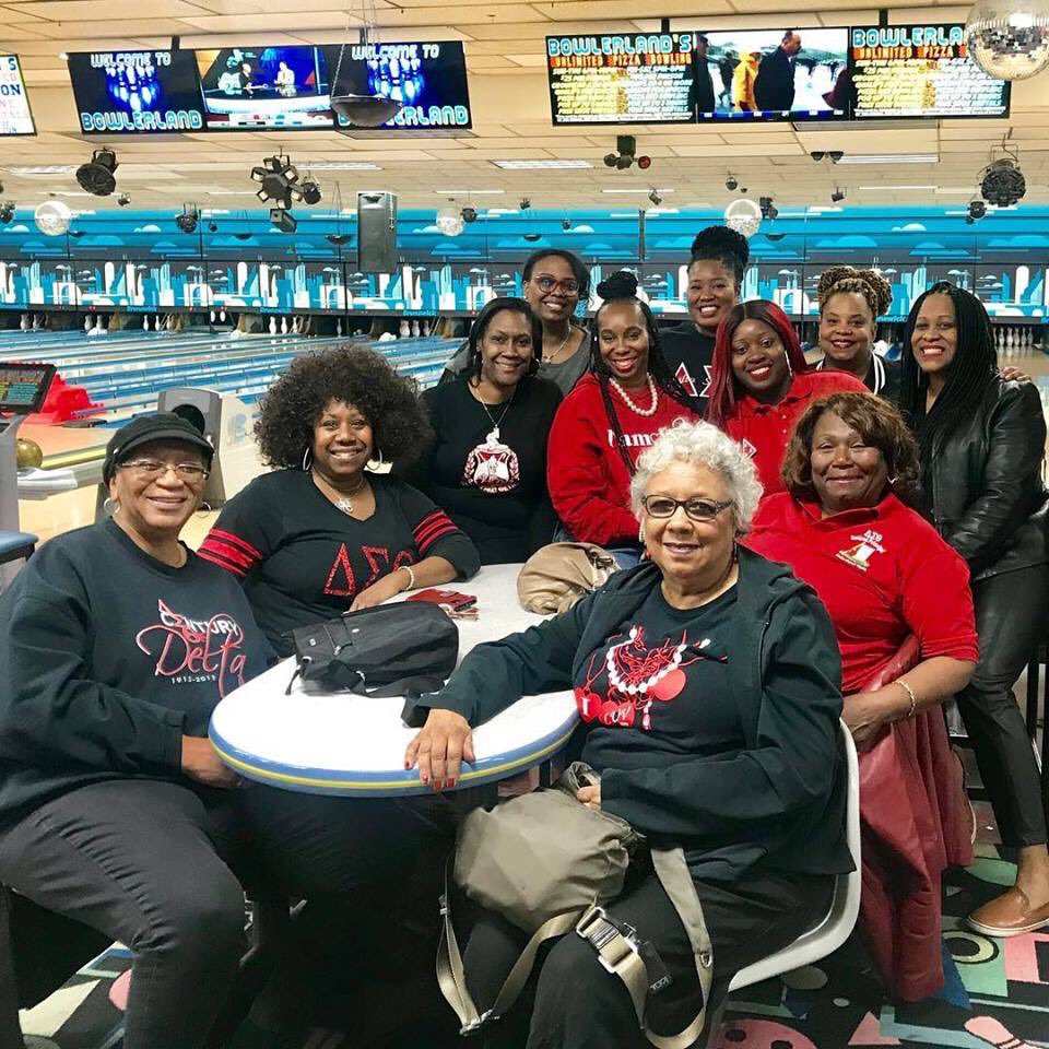BronxAlumnaeDST's tweet image. #SisterhoodSunday: Bronx Alumnae members fellowship for #SisterhoodMonth with a bowling outing. Members of Epsilon Pi Chapter join us for a #collegiateconnection ❤️ 

#joyinoursisterhood #ersisterhoodmonth #dst106 #dst1913 #bxacdst