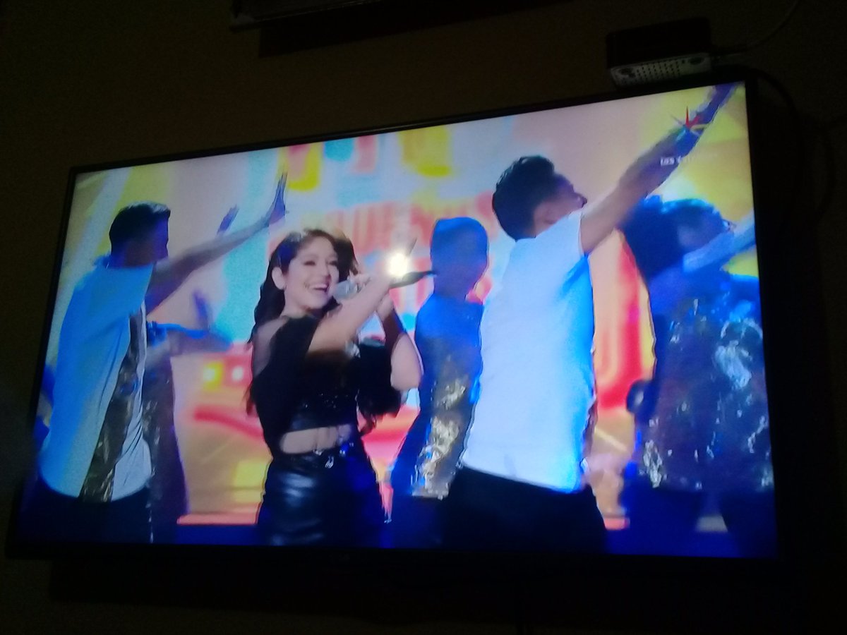 RubiAnayka's tweet photo. La rompes donde vayas hermosaaaa 😍❤ @karolsevilla mirando pequeños gigantes por ti https://t.co/MZoodspXhe