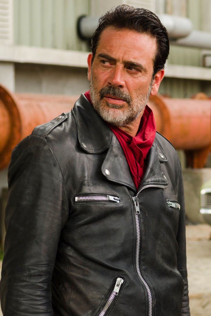 L_spence1's tweet photo. Someone, get this man a bat! #TheWalkingDead #TalkingDead https://t.co/gDlpALP6bX