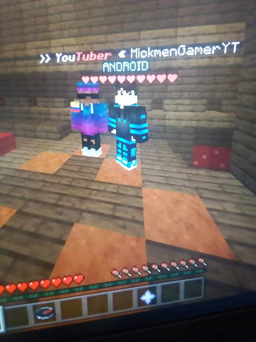 DancyGamerYT's tweet photo. Ya me unstale windows 10 edition y jugue con mi compa @itzmickmengamer  en el server @FireComunityBT https://t.co/a9cXxSZdpt