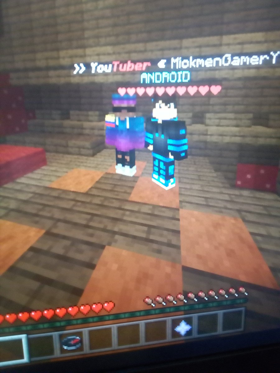DancyGamerYT's tweet photo. Ya me unstale windows 10 edition y jugue con mi compa @itzmickmengamer  en el server @FireComunityBT https://t.co/a9cXxSZdpt
