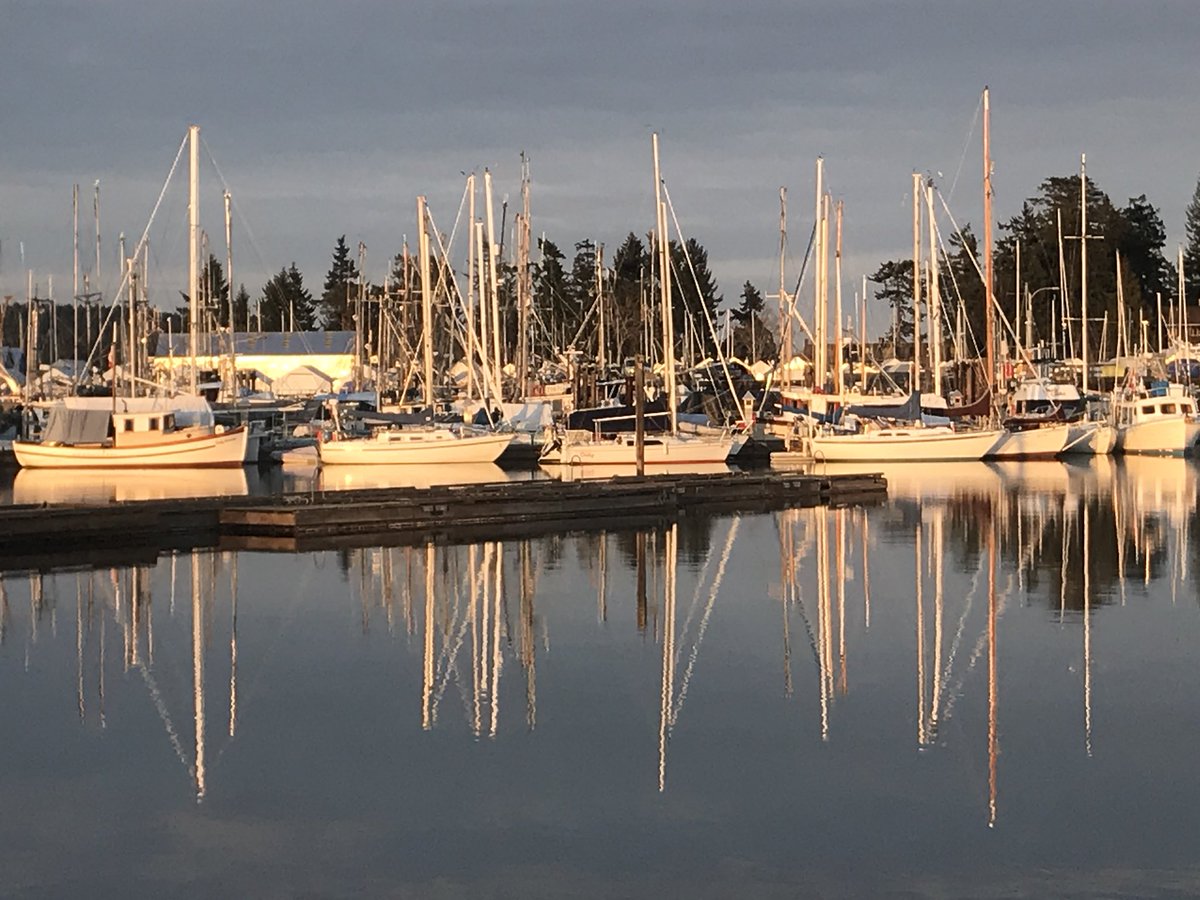 MediaChristina's tweet photo. One year ago we packed up for the drive from #Toronto to #Victoria without really knowing if we would like it. I just have to say this evening proves it is obviously the #worstplaceever #Victoriasucks sure wish I was back in the concrete jungle. https://t.co/QijgIK33cb