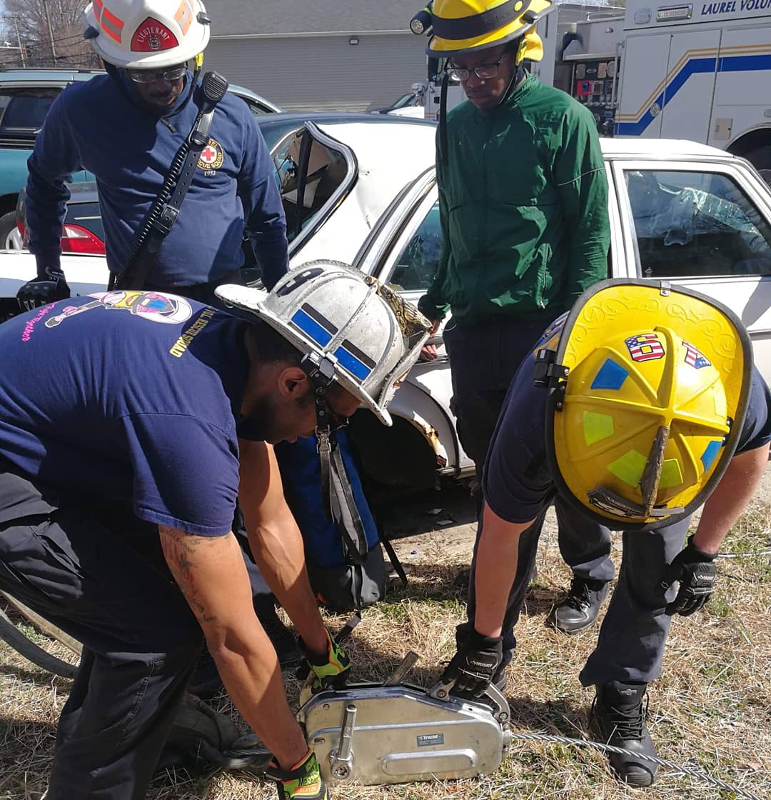 LVRS49's tweet photo. Extrication training and tool familiarization with some of our red helmets this afternoon. #squadwork #rescueengine #prideofthenorthside #firefighter #volunteerfirefighter #volunteerpride #volunteers #heavyrescue https://t.co/B3Hkp6kdV4