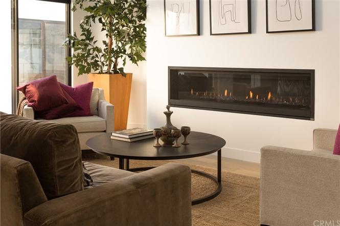 TaylorMillerHSD's tweet photo. The perfect spot for a #chilly night! #taylormillerhsd #homestaging #stagedtosell #stagedhomessell #LArealestate #onthemarket #kentwoodhomes #westschesterhomesforsale  taylormillerhsd https://t.co/QRInraf3Q8