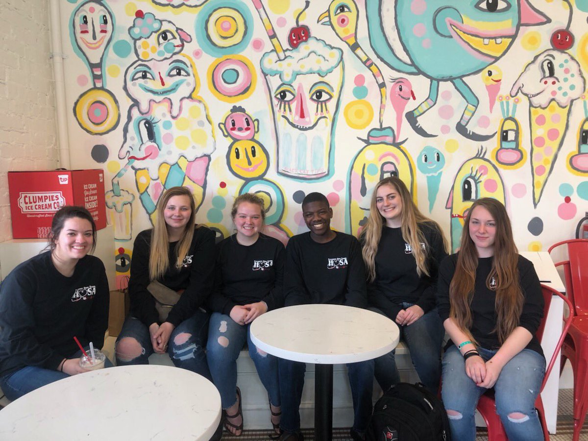 Dawnmthomas44's tweet photo. @shs_sycpride HOSA students enjoying Chattanooga before we get down to business tomorrow at State Conference! #TNHOSASLC #ccsdtn #BeTheChange https://t.co/2BoWrFn728
