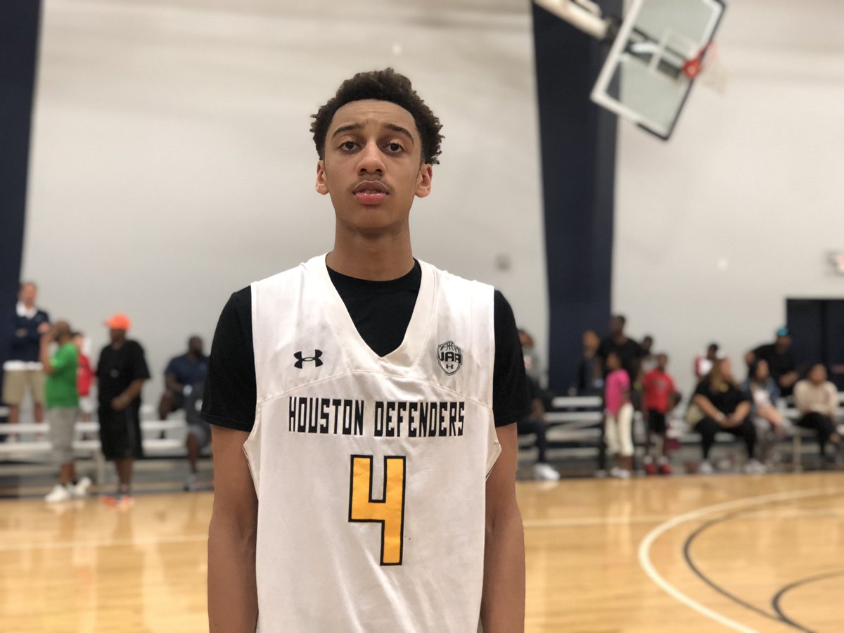 GDayHoopScout's tweet photo. Cameron Crockett 6’5 WF / @TravisHoops [@HouDefenders] 2022. He’s a bucket 👏🏾 👏🏾👏🏾👏🏾👏🏾. A lot of upside to this prospect. Will be interesting to watch his progress over the years. Turned it on in the second half and lived at the foul line.

#PrepHoopsTX #SpringPreview2019 https://t.co/XY0TeH9DWi