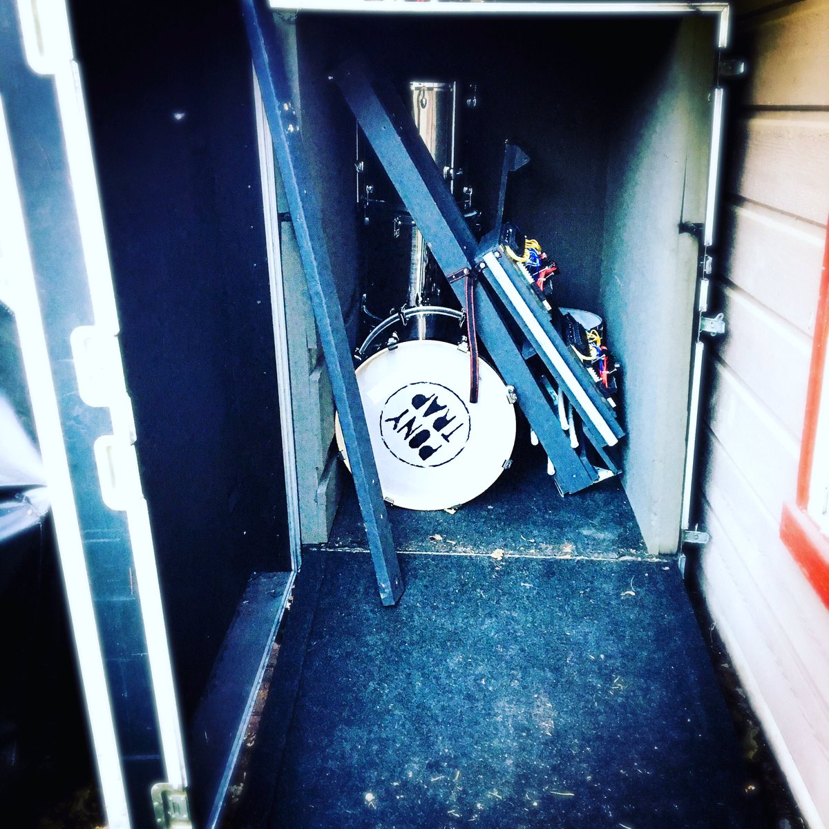 PonytrapMusic's tweet photo. The whole thing fits in our 4’x5’x6’ #RoadCase - ready to #travel with #DotmanX
Day 469 #100Days of #Robots
#viola #cello #robot #drums #Arduino #ATX #ATXMusic #austin #maker #hardware #software #industrial #classical #strings #12v #12volt #DC #drum #robotmusic #Ponytrap https://t.co/KJVwtsFyZZ