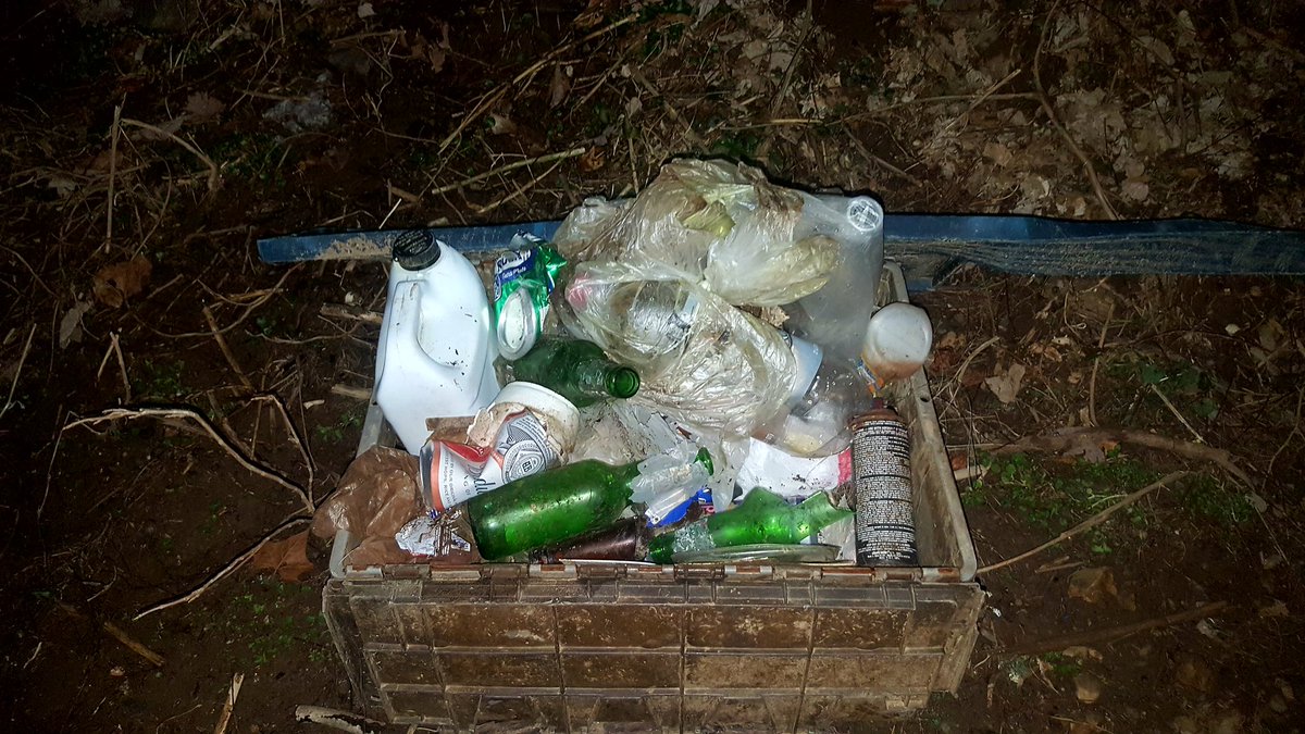 SusQFlats's tweet photo. Bout 20 mins at a spot cleaning up, if you do this shit I hope you stub your toe everyday for the rest of your life. And yes, the white jug is full of waste oil 😡 #fishing #flathead #catfish https://t.co/olz0dV7mll