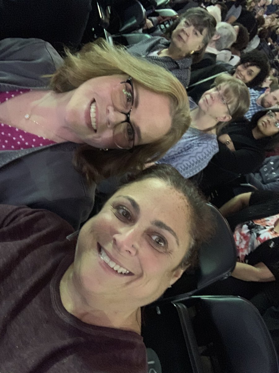 jpopky's tweet photo. We are Becoming! #Iambecoming #Flotus #MichelleObama https://t.co/9Vp7w230Gi