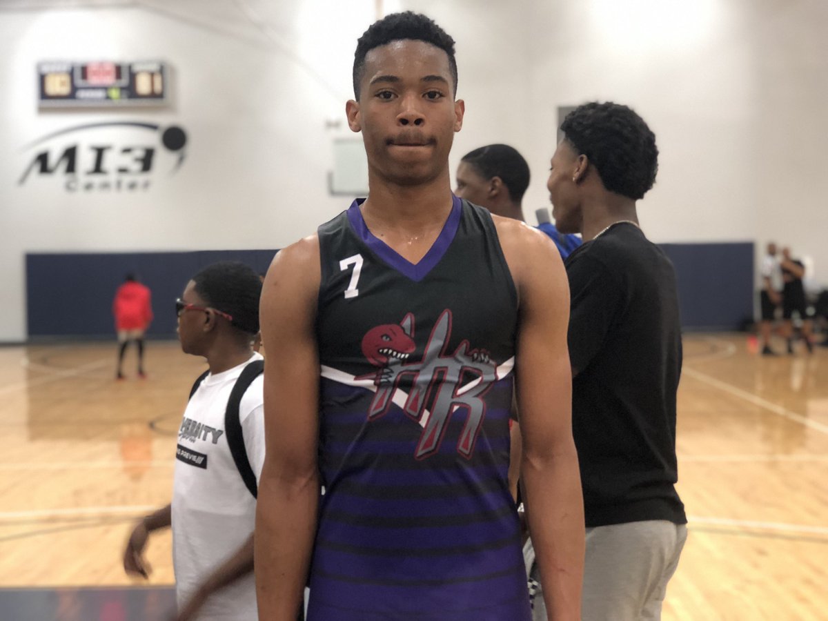 GDayHoopScout's tweet photo. Zac Harris 6’4 SF / Bellaire [@_Houstonraptors] 2019. @ZHarris300 Had 21 points and a big time block as a defender tried to dunk on him. Played with great energy in the second half. College Coaches be 👀. 

#PrepHoopsTX #SpringPreview2019 https://t.co/5RxydpUtNj