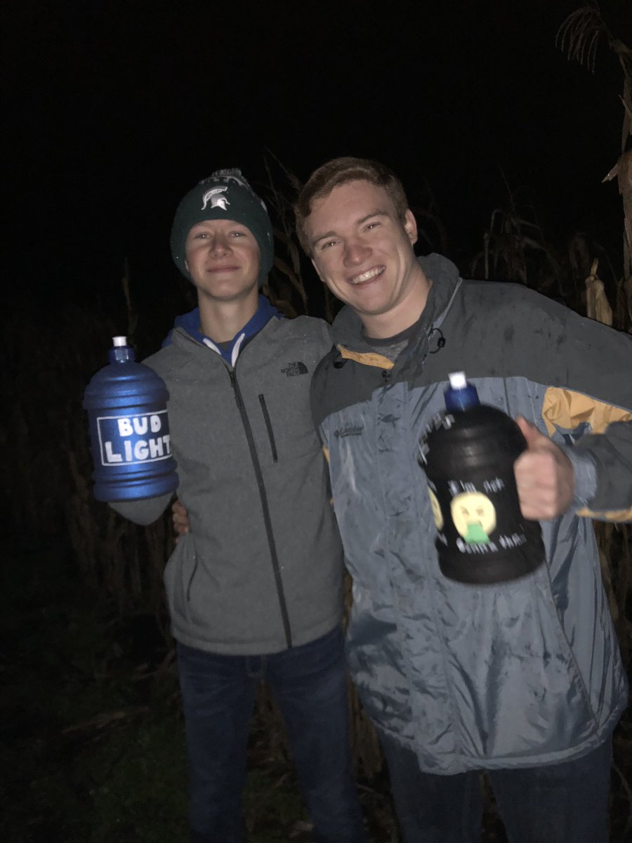 Robby_Taylor79's tweet photo. Happy birthday @Mcgregor03Mike !! Can’t wait to live with you next year and third wheel with you!! Hope it’s a great one 🎂🍹 https://t.co/uuyZVtWTH2