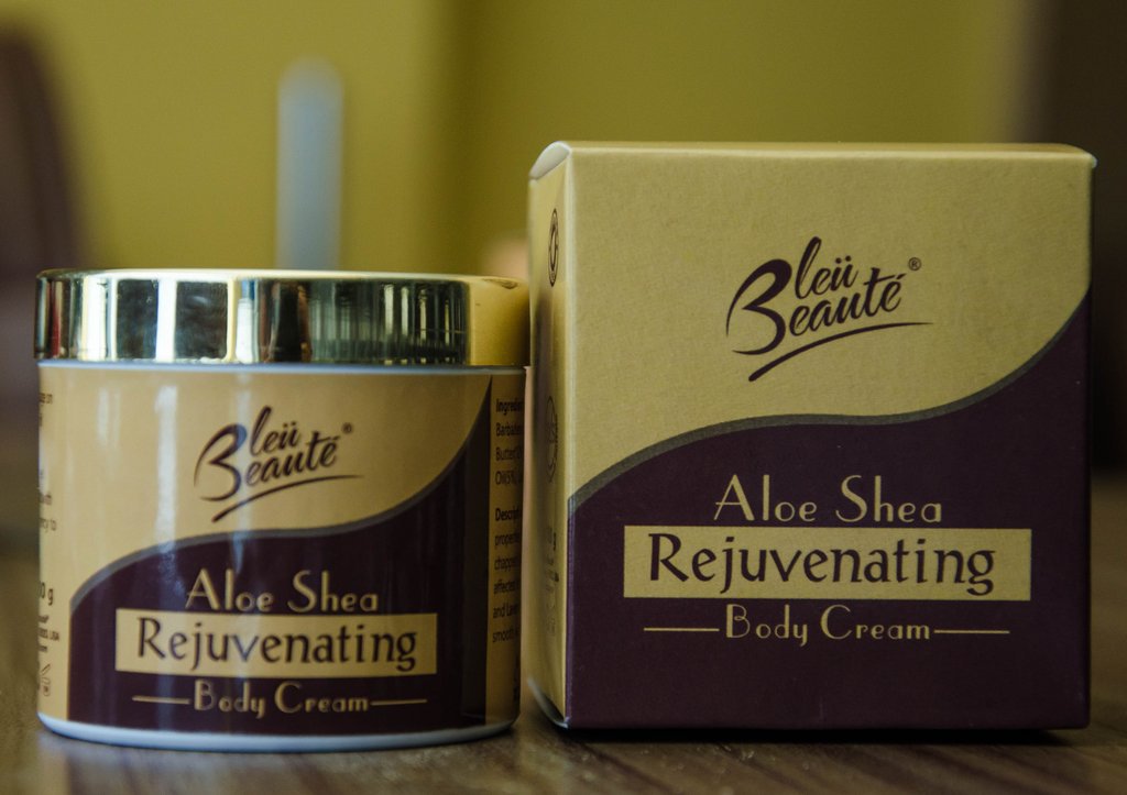 BleuBeaute's tweet photo. Aloe Shea Rejuvenating Body Cream - Hydrating and #Moisturizing - #face and #bodycream. Get Yours Here ➡️ https://t.co/7ytABkd5RO @BleuBeaute
#AloeShea #rejuvenatingbodycream #BleuBeaute #skincare #beautycare #beautyskin #cosmetics #natural #antiaging #scarremoval #darkspot https://t.co/BbuPymDi2s