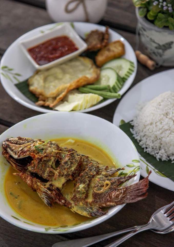 maqanmy's tweet photo. https://t.co/bBqpq6tcJU - Nah untuk yang duduk di Mount Austin dan sekitarnya, min min nak suggest satu kedai masakan melayu yang buka dari pagi sampai ke petang. Breakfast kat sini sedap! Ayam penyet pun boleh tahan!
.
🍽 Restoran Harapan Nenda
.
#maQanJohor https://t.co/Jp35RIuvD7
