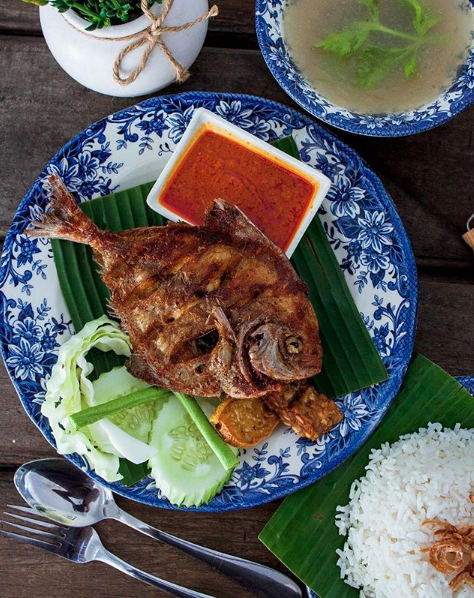 maqanmy's tweet photo. https://t.co/bBqpq6tcJU - Nah untuk yang duduk di Mount Austin dan sekitarnya, min min nak suggest satu kedai masakan melayu yang buka dari pagi sampai ke petang. Breakfast kat sini sedap! Ayam penyet pun boleh tahan!
.
🍽 Restoran Harapan Nenda
.
#maQanJohor https://t.co/Jp35RIuvD7